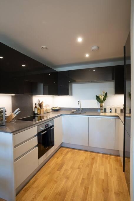 Surrey Hills Escape: Riverside Walks & Quick Links Godalming Exterior foto