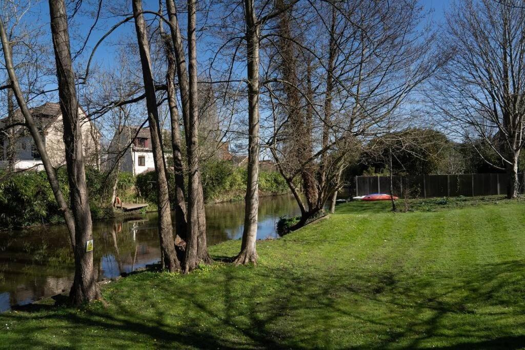 Surrey Hills Escape: Riverside Walks & Quick Links Godalming Exterior foto